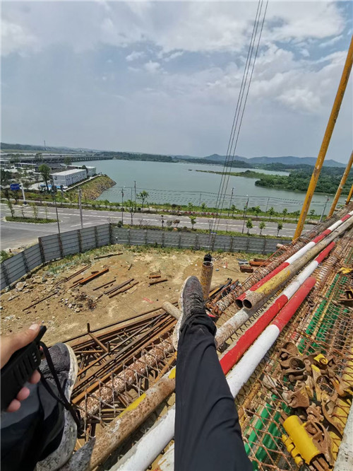 松阳县作业中发生设备损坏或人员意外，责任怎么划分？